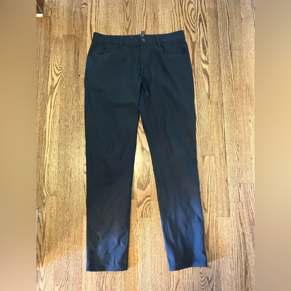 Vuori Meta Pant - Picture 2 of 4